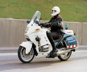 Puzzle Μηχανοκίνητα αστυνομικός με τη μοτοσυκλέτα του